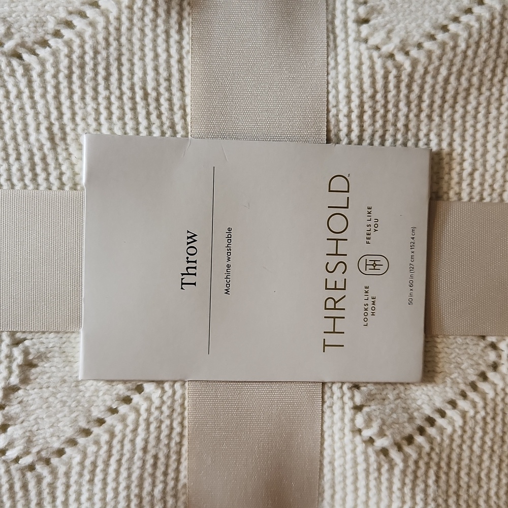 Threshold Throw - Picture 3 of 16